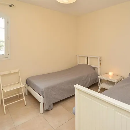 2 Bedroom Cozy In Ferienhaus Aigues-Mortes